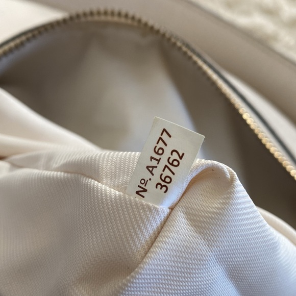 Coach Cream Leather Gold Turn Lock Bag. A1677-36762 - Picture 11 of 12